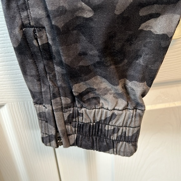 Spanx gray camo jogger. Size XS. - Picture 4 of 7